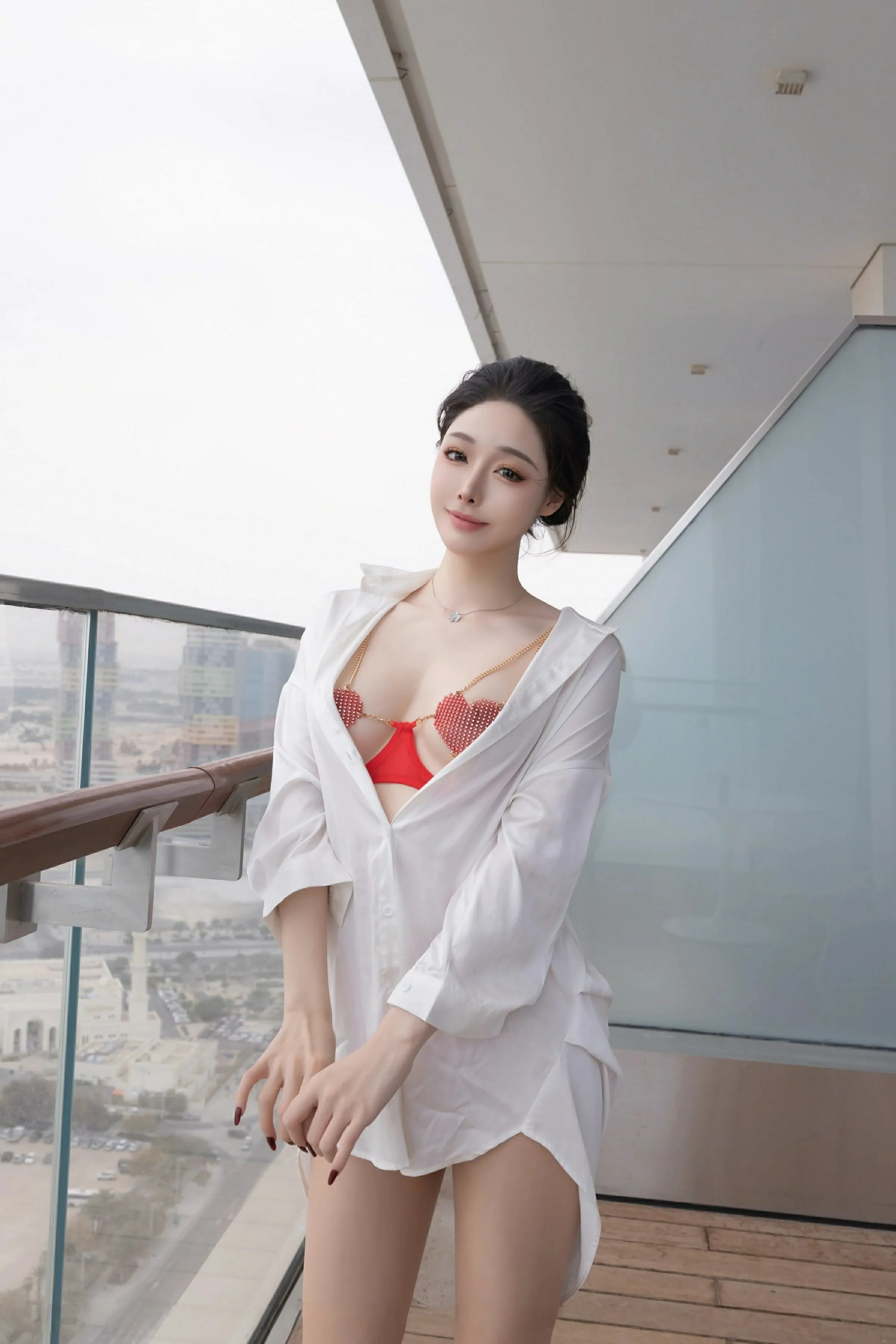 [XiuRen秀人网] 2025.06.13 No.10411 小逗逗 性感红色情趣内衣 原色丝袜 卡塔尔旅拍写真 [84+1P]