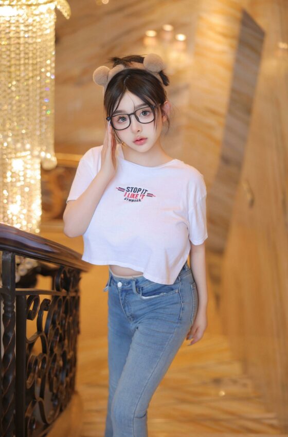 [秀人内购] 娜娜子yy 诱人私拍福利 丰乳肥臀