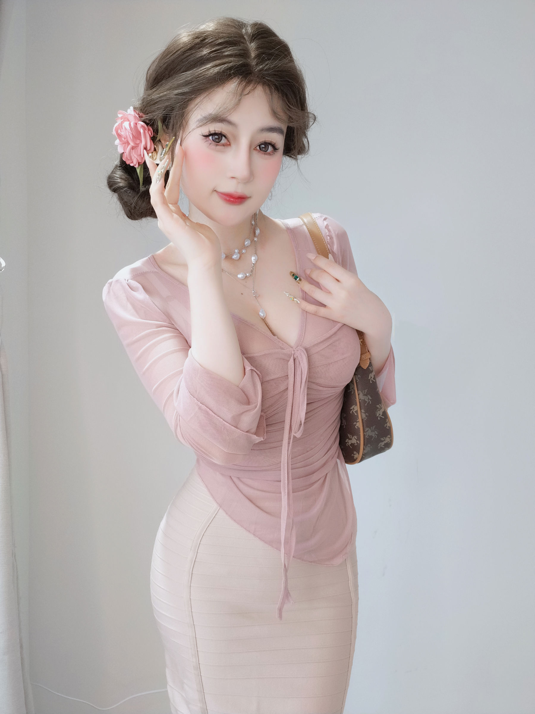 [COSPLAY] Coser小姐姐白银 – 粉色的邻居