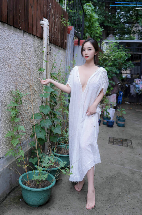 [秀人内购] 楠芝 诱人私拍福利 白裙