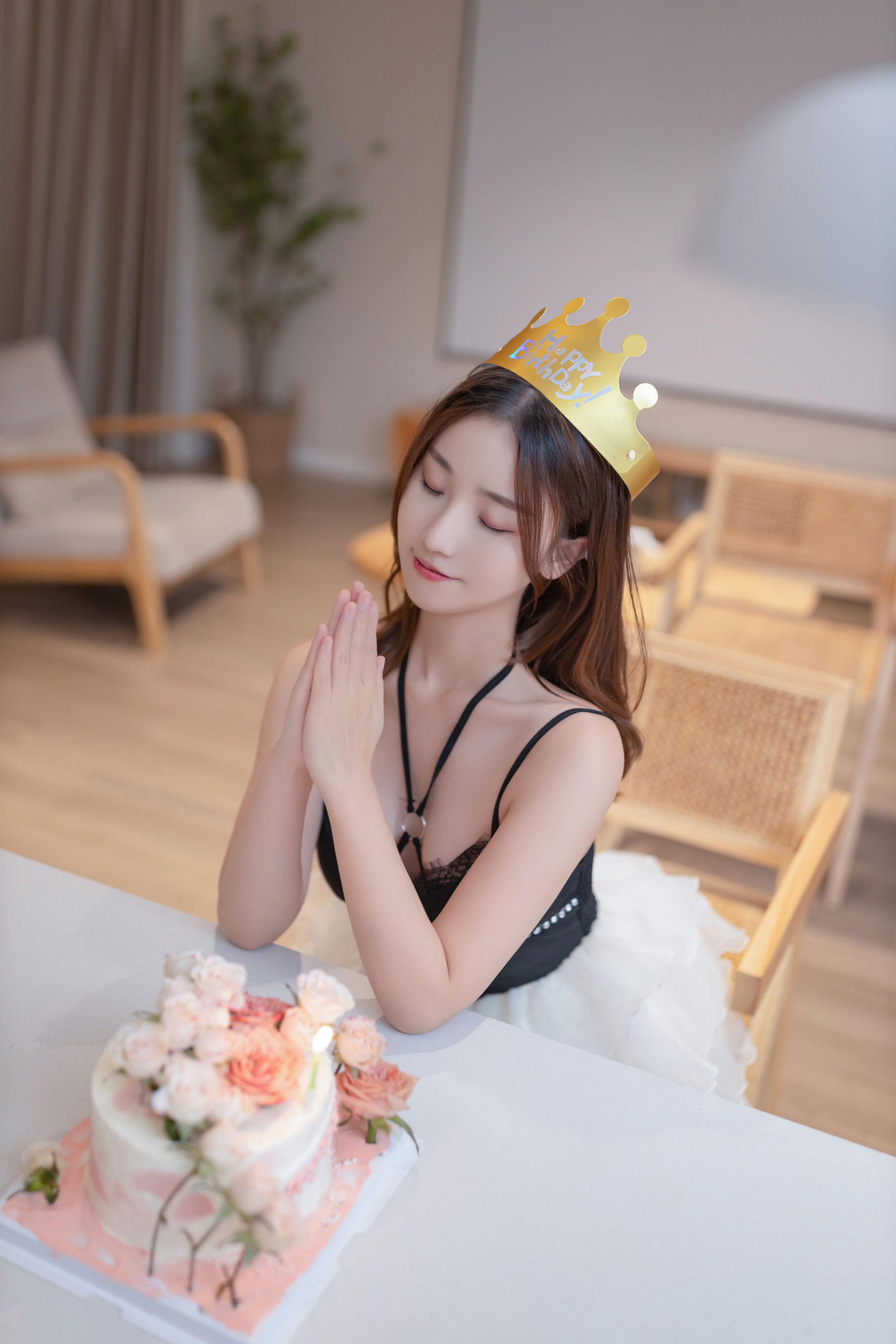 [秀人内购] 杏子 诱人私拍福利 生日快乐