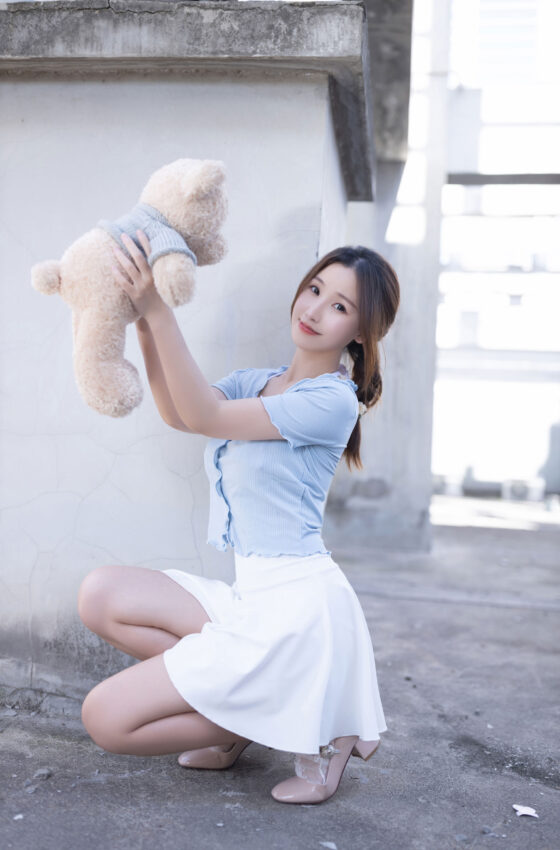 [秀人内购] 杏子 诱人私拍福利 天台